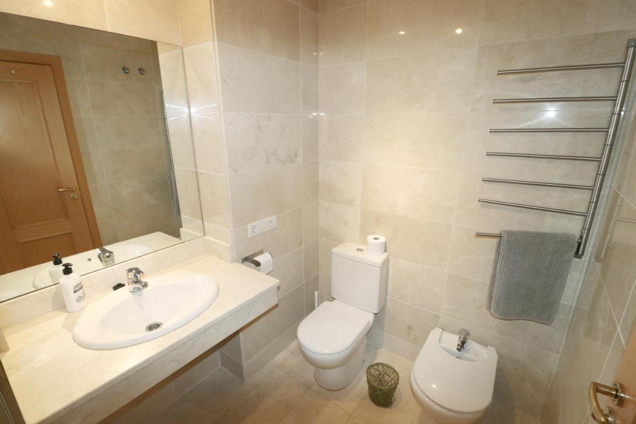 Salinas. Apartment For 4. Terrace/Parking/Pools/Gym/4Mins Beach Estepona Buitenkant foto