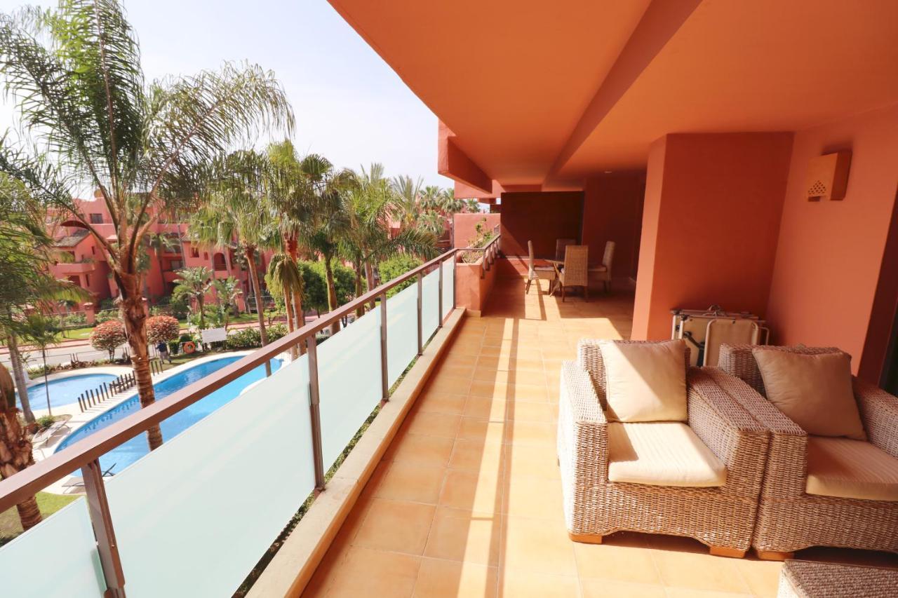 Salinas. Apartment For 4. Terrace/Parking/Pools/Gym/4Mins Beach Estepona Buitenkant foto