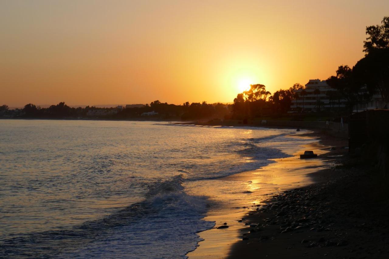 Salinas. Apartment For 4. Terrace/Parking/Pools/Gym/4Mins Beach Estepona Buitenkant foto