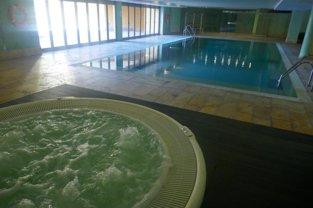 Salinas. Apartment For 4. Terrace/Parking/Pools/Gym/4Mins Beach Estepona Buitenkant foto